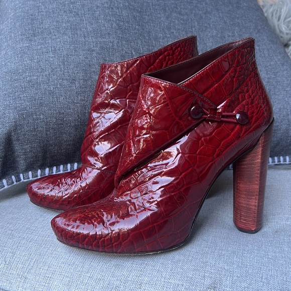 Louis Vuitton Crocodile Embossed Patent Leather ankle Boots Red 8 - Picture 1 of 12